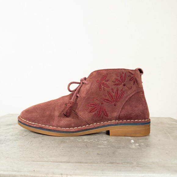 Hush Puppies Catelyn Suede Ankle Chukka Boots Embroidered Bohemian Red 10 - Picture 1 of 7